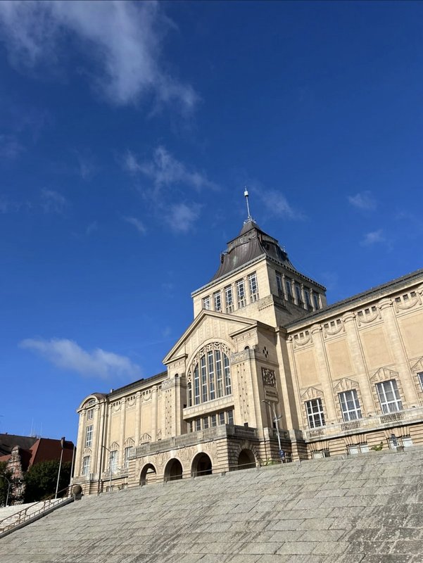 Die Seminargruppe unternahm auch eine Stadtführung durch Stettin. Zu sehen ist das Muzeum Narodowe w Szczecinie (Nationalmuseum Stettin). Bildnachweis: Deutsch-Europäisches Bildungswerk in Hessen