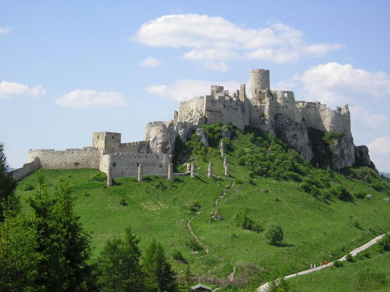 Die Ruine der Zipser Burg gehört zum UNESCO-Weltkulturerbe. Die Ruine der Zipser Burg gehört zum UNESCO-Weltkulturerbe.